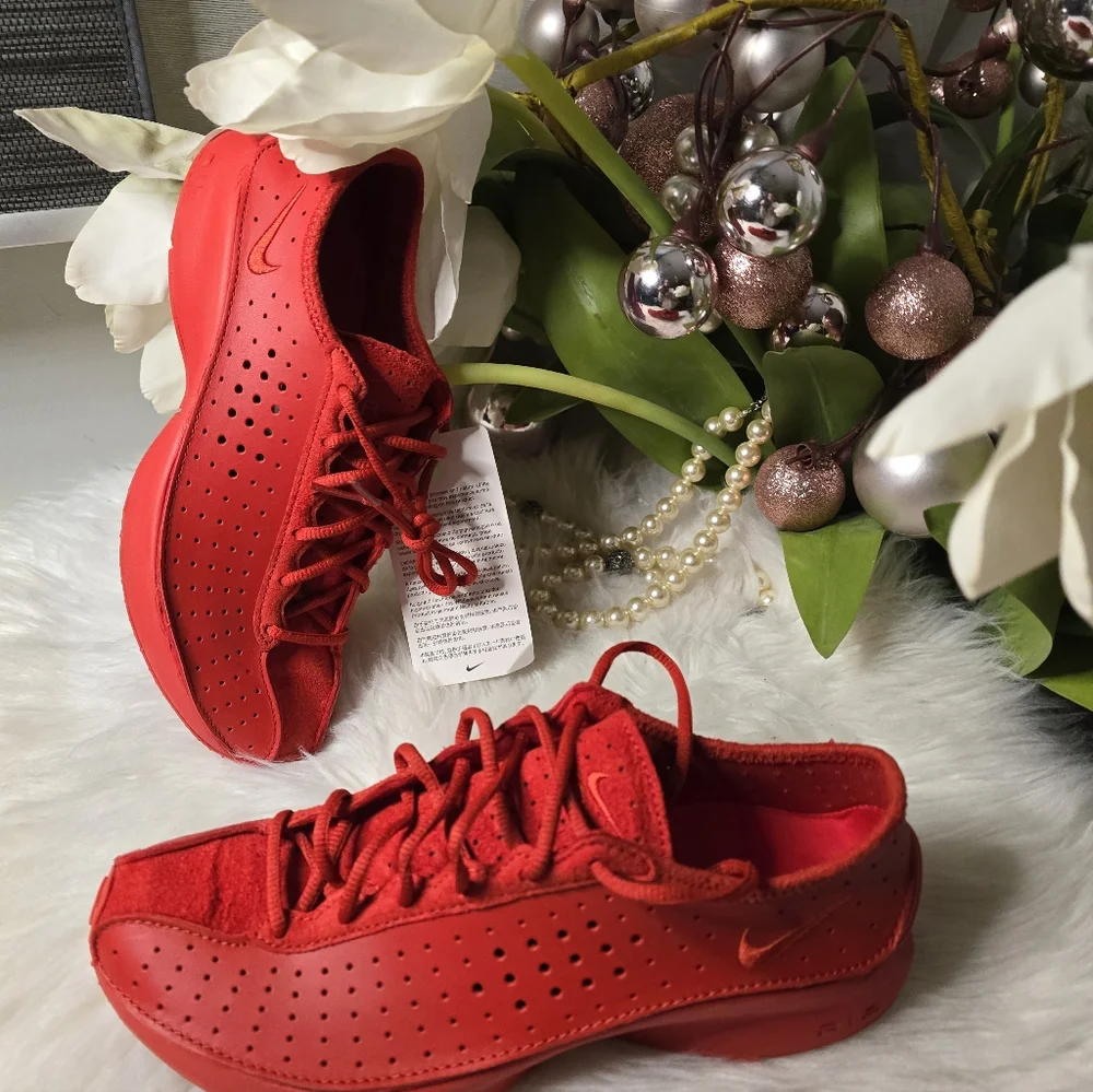 Nike Air Superfly Women's ShoesColor: (Mystic Red/Mystic Red/Mystic Red)Size7.5